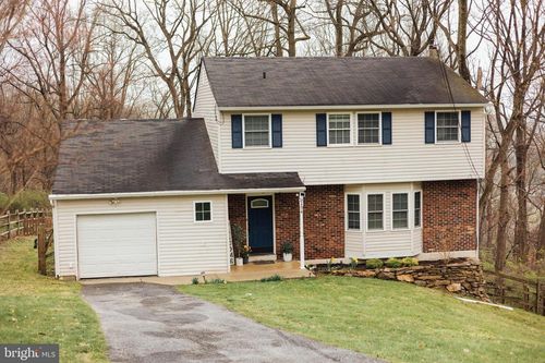 2434 Longview Dr, COATESVILLE, PA, 19320-2220 | Card Image