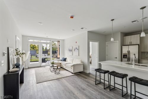 114-140 W Webster Ave, Roselle Park, NJ, 07204-1611 | Card Image