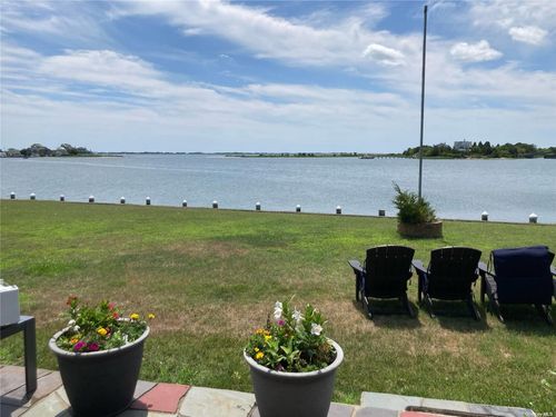 28 Koral Dr, Southampton, NY, 11968-4307 | Card Image