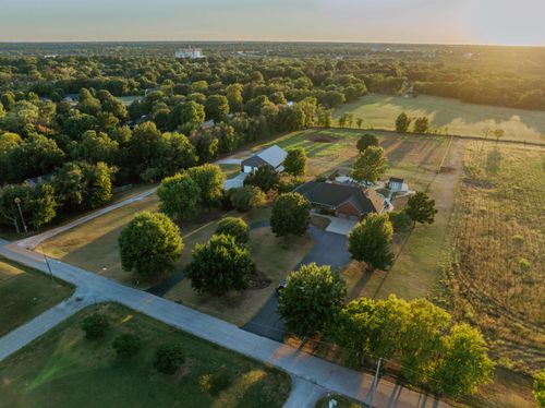 129 Springgate Rd, Arkansas City, KS, 67005-8571 | Card Image