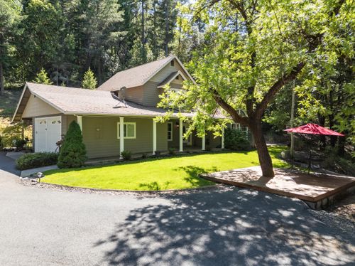 651 Dutcher Creek Rd, Grants Pass, OR, 97527-7613 | Card Image