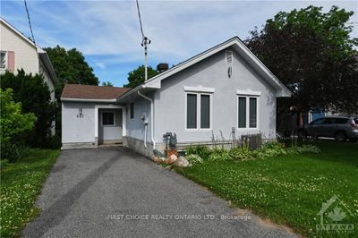 687 Roosevelt Ave, House other with 3 bedrooms, 2 bathrooms and 3 parking in Ottawa ON | Image 2