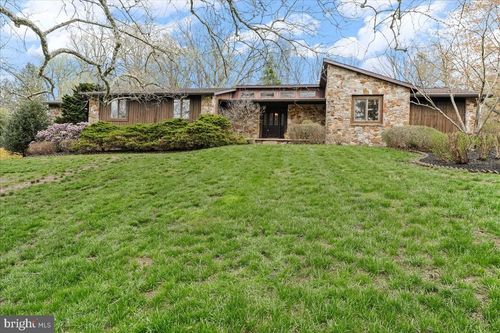 5 E Mozart Dr, Greenville, DE, 19807-1942 | Card Image