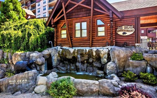415 Big Bear Way, Pigeon Forge, TN, 37863-6232 | Card Image