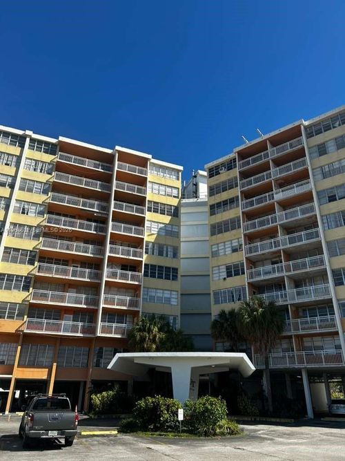 apt-918-2025 Ne 164th St, North Miami Beach, FL, 33162-4162 | Card Image