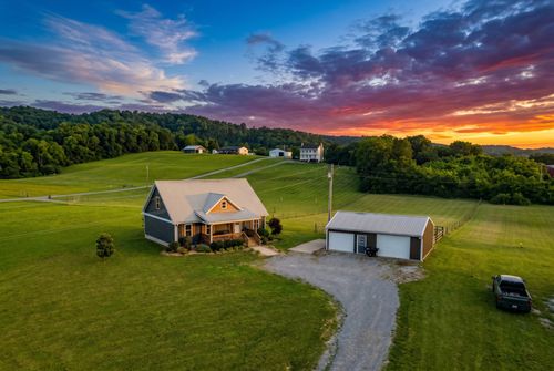 425 Hickman Rd, Liberty, TN, 37095-4031 | Card Image