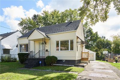 View of front facade featuring a front yard | Image 3