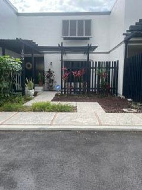 1660 W Golfview Dr, Pembroke Pines, FL, 33026-3150 | Card Image