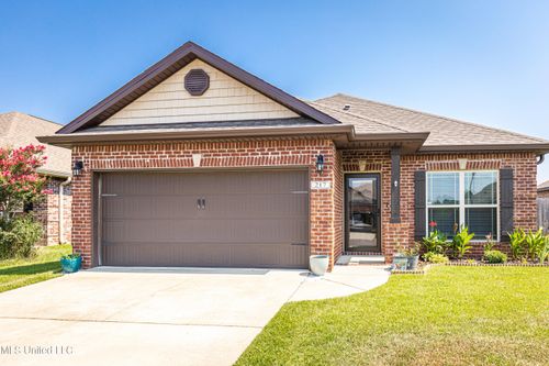 217 Sandy Dr, Ocean Springs, MS, 39564-5756 | Card Image