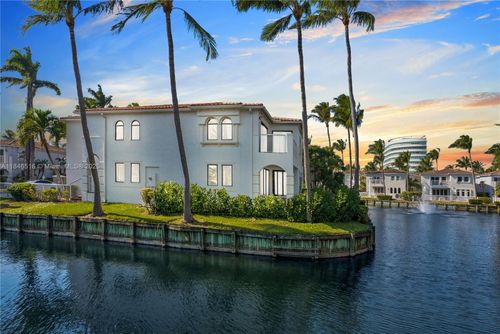 3095 Ne 208th Ter, Aventura, FL, 33180-3618 | Card Image