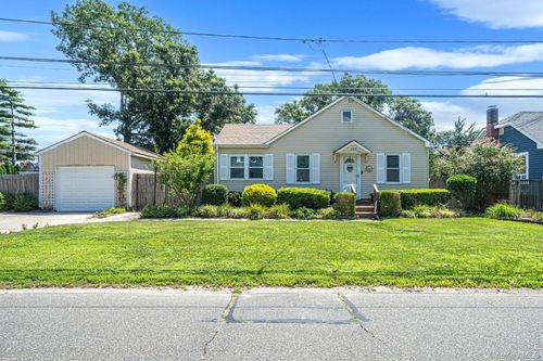 123 Clinton Avenue, Brookhaven, NY, 11772 | Card Image