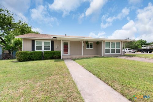 28 Steele St, Lampasas, TX, 76550-1525 | Card Image