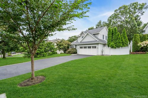 7 Silver Pond Cir, Commack, NY, 11725-1349 | Card Image