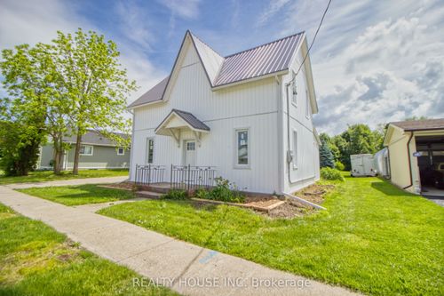 56 King St, Lambton Shores, ON, N0M2N0 | Card Image