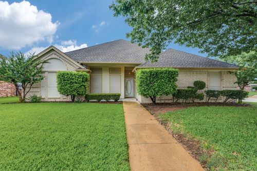 300 Vera Dr, Burleson, TX, 76028-7488 | Card Image