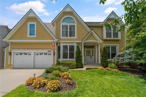 8217 W 146th Ter, Overland Park, KS, 66223-2189 | Card Image