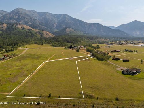 32 Palisades Drive, Alpine, WY, 83128 | Card Image