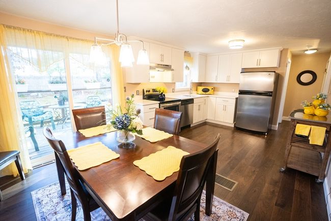 APT-2 - 801 Washington St, Condo with 3 bedrooms, 2 bathrooms and 2 parking in Pembroke MA | Image 4