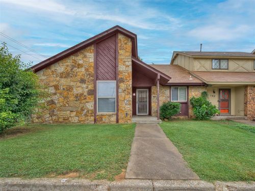 100 Village Oaks Dr, Midwest City, OK, 73130-4260 | Card Image