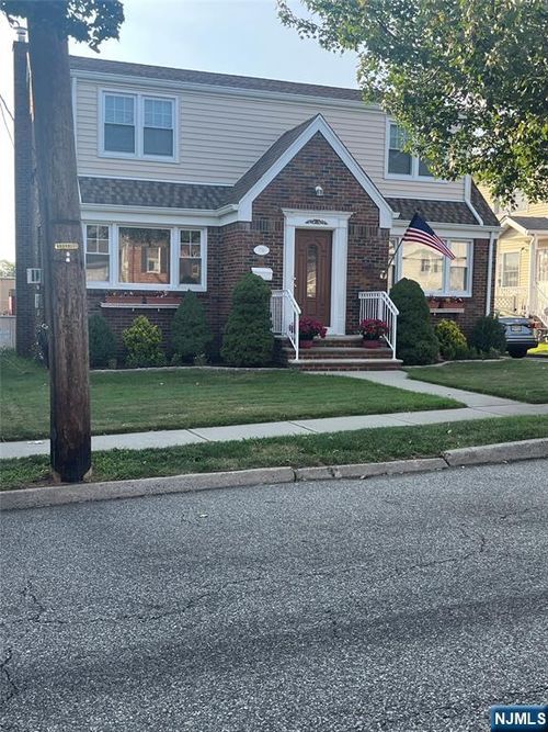736 Garden St, Carlstadt, NJ, 07072-1635 | Card Image