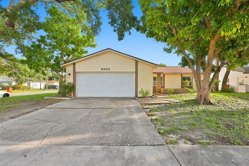 8433 Somerset Dr, LARGO, FL, 33773-2820 | Card Image