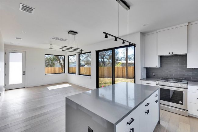 1804 Sylvan Dr, House other with 2 bedrooms, 3 bathrooms and 1 parking in Austin TX | Image 27