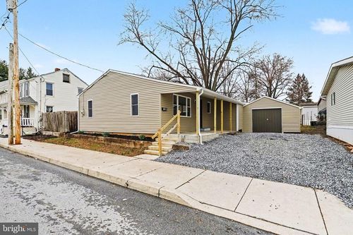 47 E High St, MIDDLETOWN, PA, 17057-1902 | Card Image