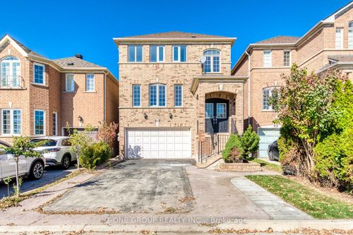 69 Yellowood Cir, Thornhill, ON, L4J8M1 | Card Image