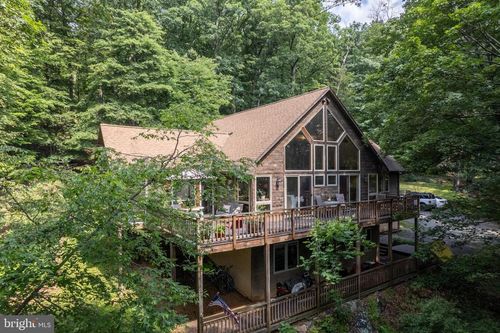 379 Wintergreen Way, BERKELEY SPRINGS, WV, 25411-1143 | Card Image