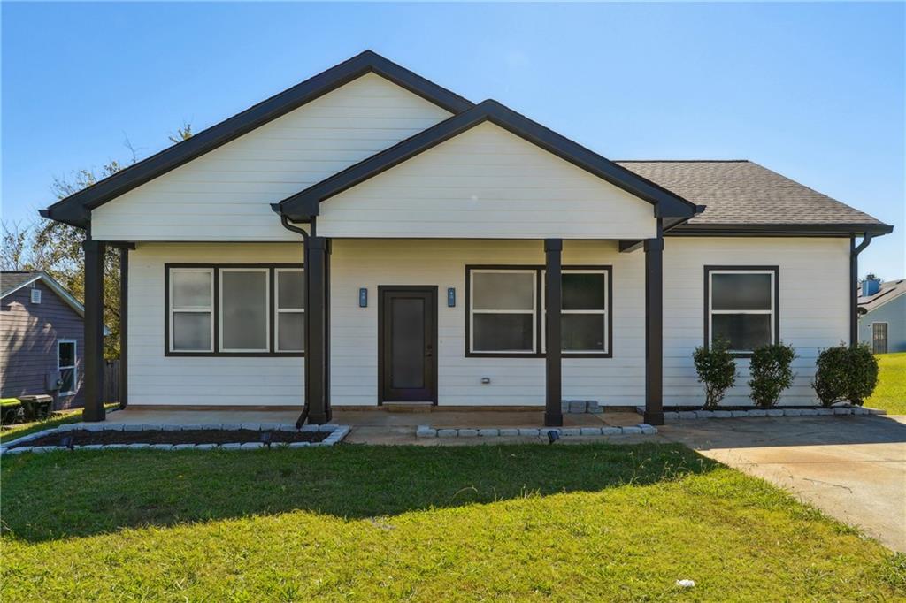 Marsh Glen Dr, Jonesboro, GA 30238