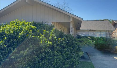 1809 Fairway Dr, Kenner, LA, 70062-6313 | Card Image