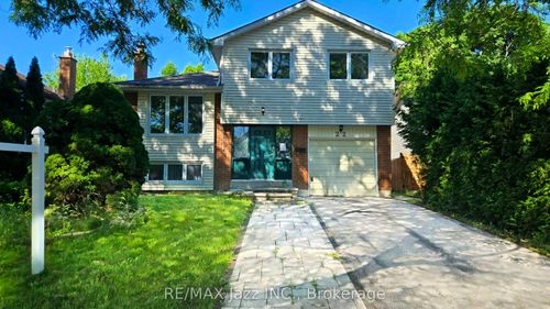22 Renfield Cres, Whitby, ON, L1P1B4 | Card Image