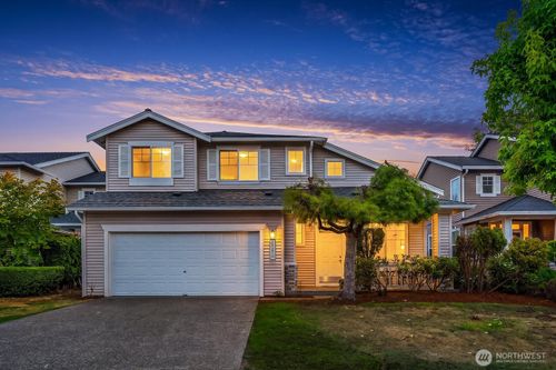 24270 Se 11th Pl, Sammamish, WA, 98075-8145 | Card Image