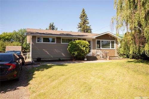 8920 17th Ave, North Battleford, SK, S9A2T9 | Card Image