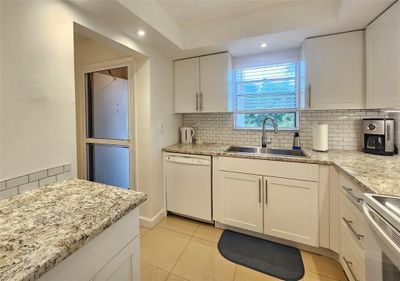 401 - 6080 Nw 44th St, Condo with 2 bedrooms, 2 bathrooms and null parking in Lauderhill FL | Image 3