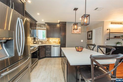 3 Freedom Ct, Montville, NJ, 07045-9156 | Card Image