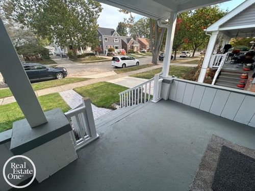 1765 Brys Dr, Grosse Pointe Woods, MI, 48236-1009 | Card Image