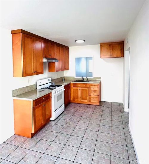 c3-4109 W 5th St, Santa Ana, CA, 92703-3228 | Card Image