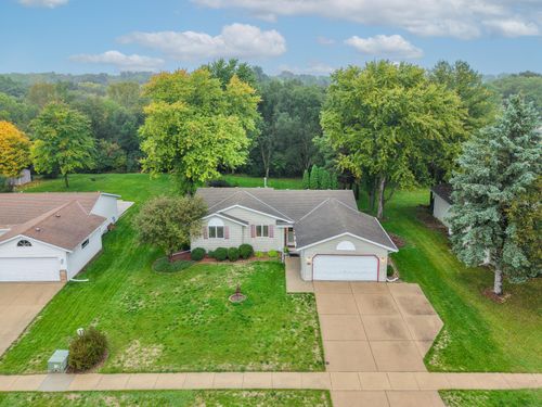 2796 Thomas Dr, East Troy, WI, 53120-1327 | Card Image