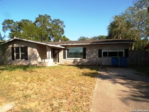 902 E Crockett St, Beeville, TX, 78102-6012 | Card Image