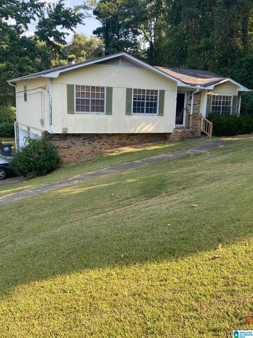 5052 Darlene Dr, PINSON, AL, 35126-3611 | Card Image