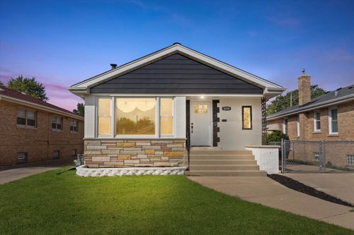 8804 S Fairfield Ave, Evergreen Park, IL, 60805-1145 | Card Image