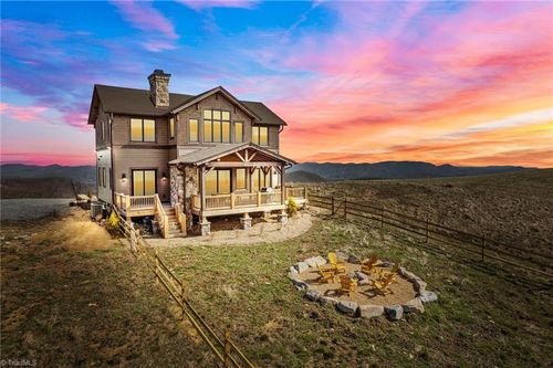 352 Great Sky Dr, Banner Elk, NC, 28604 | Card Image