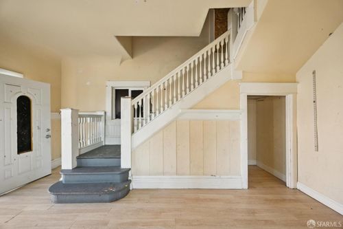 1005 E 12th St, Oakland, CA, 94606-3725 | Card Image