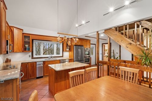 28 David Post Rd, Annandale, NJ, 08801-2019 | Card Image