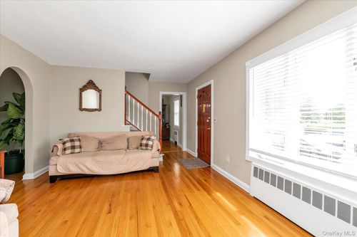 1039 Elizabeth St, Baldwin, NY, 11510-4716 | Card Image