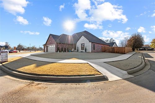 1217 Crimson Drive, Weatherford, OK, 73096 | Card Image
