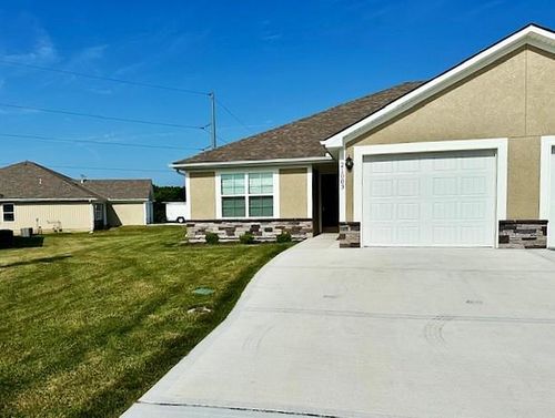 21003 E 8th St S, Independence, MO, 64056-2084 | Card Image