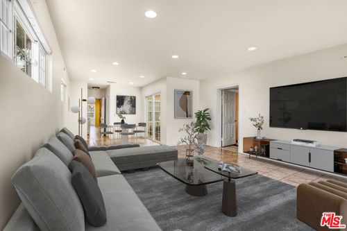 1300 S California Ave, Compton, CA, 90221-4921 | Card Image