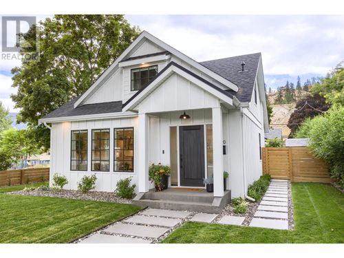 620 Cambridge Ave, Kelowna, BC, V1Y7M6 | Card Image